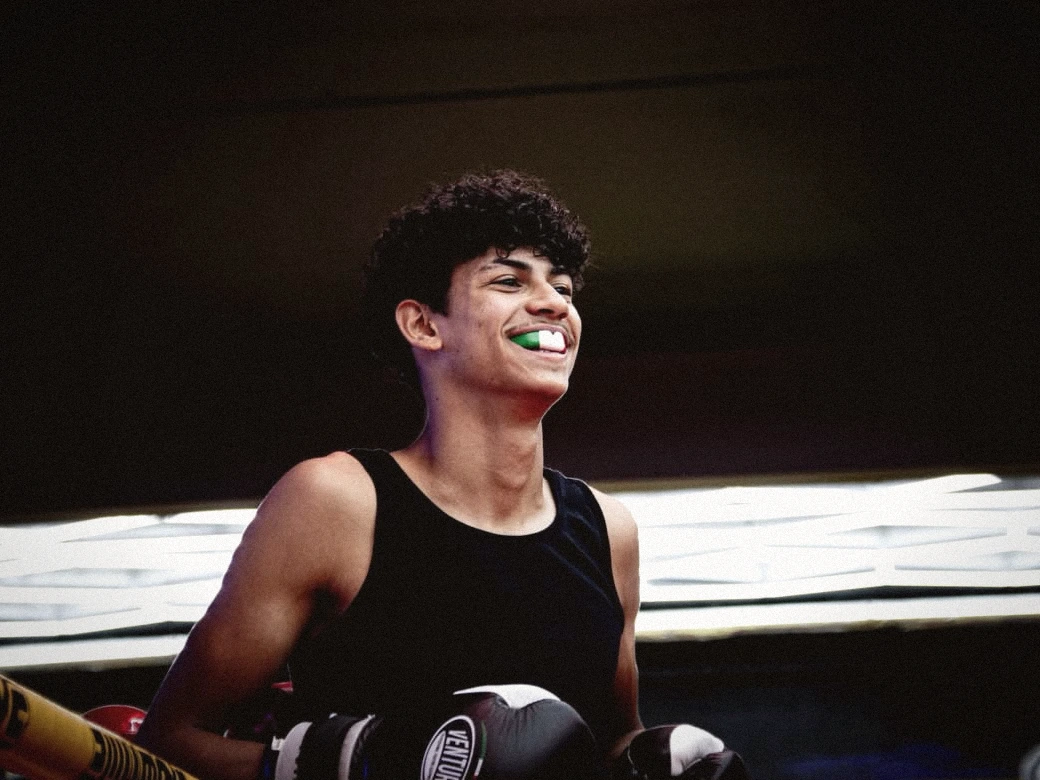 Junger Boxer im Ring